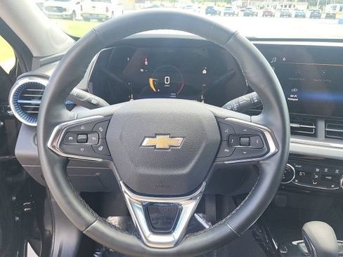 Used 2022 Chevrolet Trax LT FWD image 32