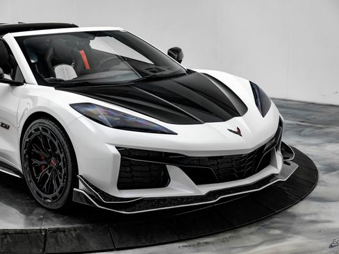Used 2023 Chevrolet Corvette Z06 w/ Z07 Performance Package image 31
