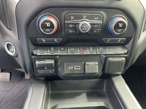 Used 2019 Chevrolet Silverado 1500 RST image 17