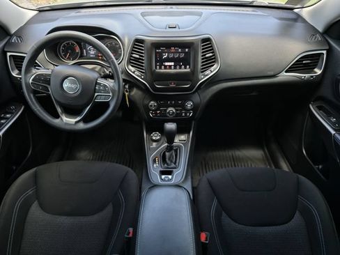 Used 2019 Jeep Cherokee Latitude w/ Popular Appearance Group AWD/4WD image 19