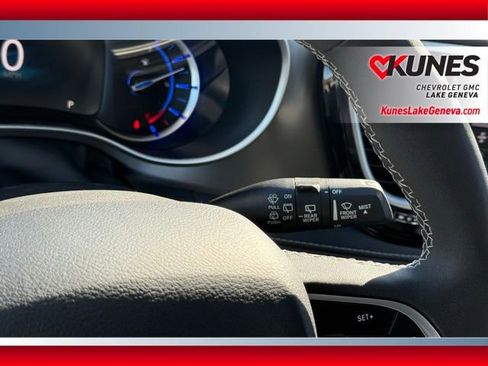 Used 2024 Chrysler Pacifica Select image 41