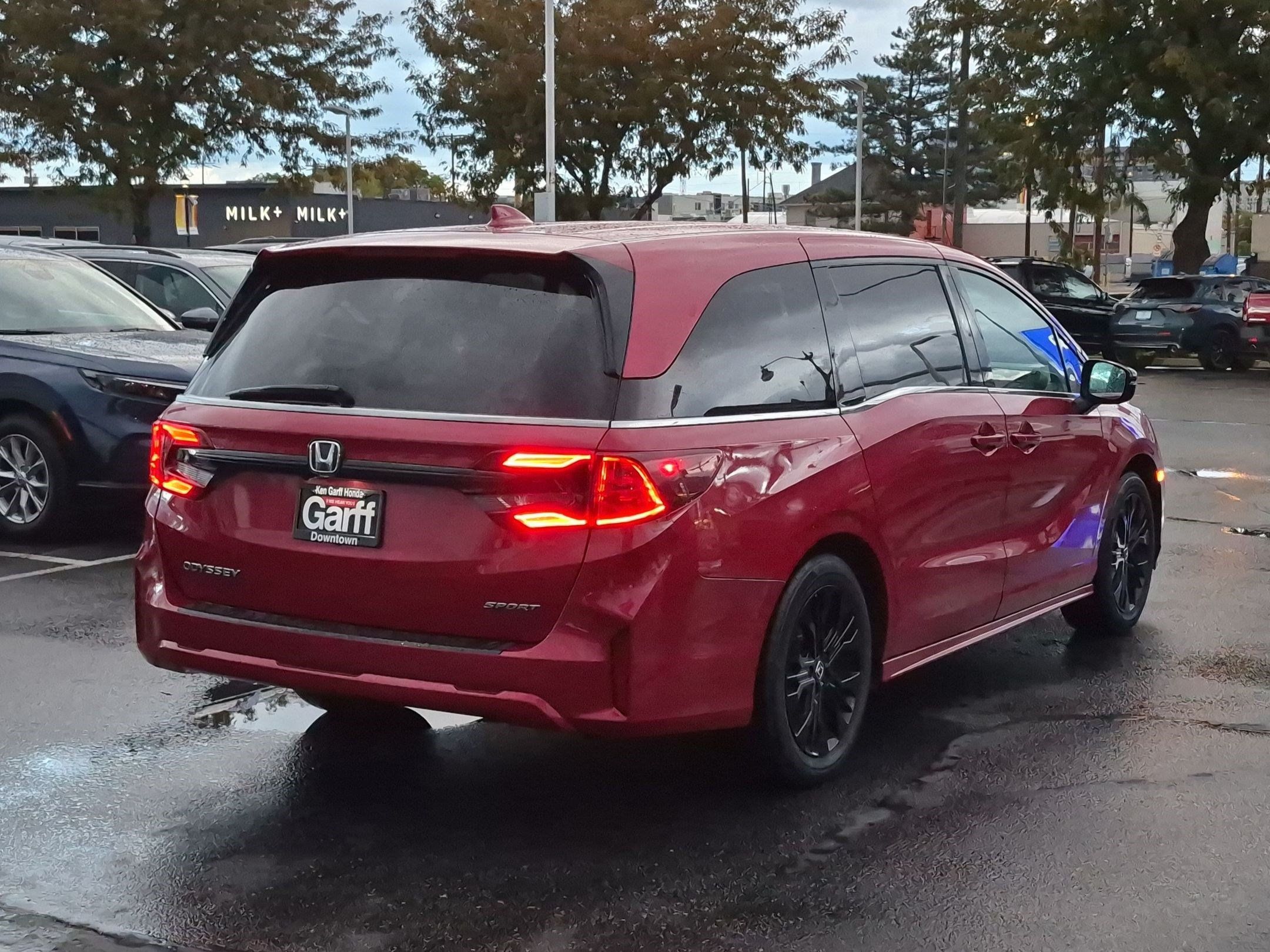 Used 2025 Honda Odyssey Sport-L image 3