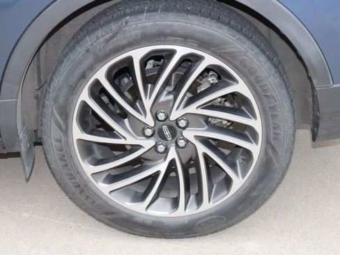 Used 2019 Lincoln Nautilus Reserve image 30