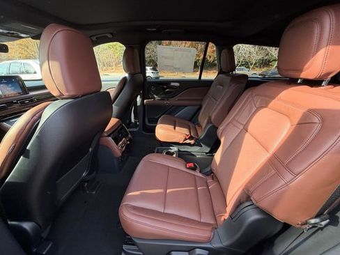 New 2026 Lincoln Aviator Reserve w/ Jet Appearance Package image 12