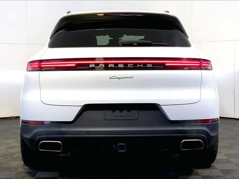 Used 2025 Porsche Cayenne image 6