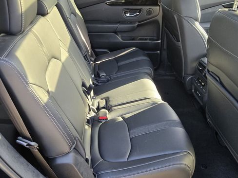 Used 2023 Honda Pilot Touring image 16