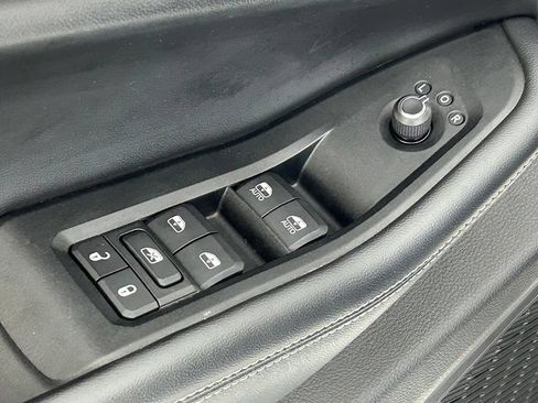 Used 2023 Jeep Grand Cherokee Limited AWD/4WD image 37