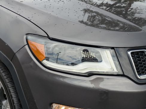 Used 2018 Jeep Compass Limited w/ Navigation Group FWD image 10