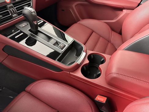 Certified 2026 Porsche Macan GTS AWD/4WD image 32