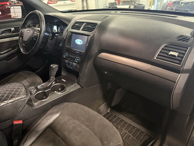 Used 2018 Ford Explorer XLT w/ XLT Appearance Package AWD/4WD image 8