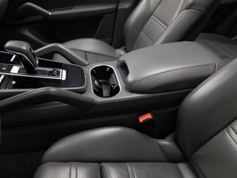 Used 2019 Porsche Cayenne image 24