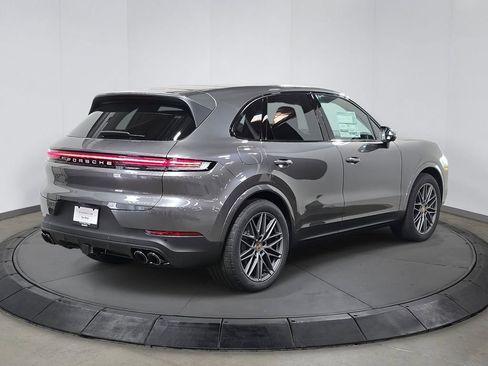 Certified 2025 Porsche Cayenne AWD/4WD image 7