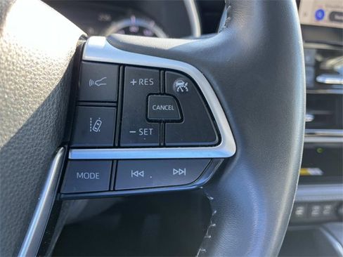 Used 2024 Toyota Highlander LE image 35
