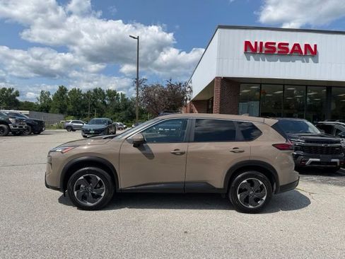 Used 2025 Nissan Rogue SV AWD/4WD image 10