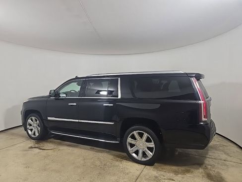 Used 2019 Cadillac Escalade ESV Luxury image 4