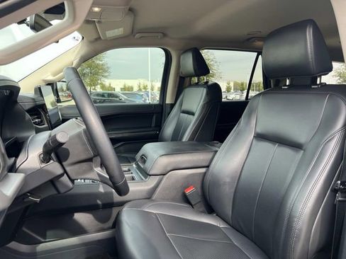 Used 2023 Ford Expedition XLT image 11