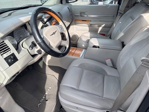 Used 2008 Chrysler Aspen Limited image 24