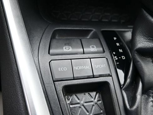 Used 2020 Toyota RAV4 XLE Premium FWD image 21