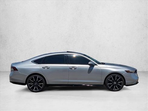 Used 2024 Honda Accord Touring image 4