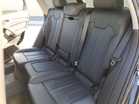 Used 2022 Audi Q5 e Premium w/ Convenience Package image 14