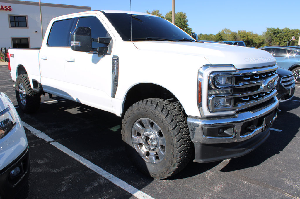 Used 2024 Ford F250 Lariat w/ FX4 Off-Road Package AWD/4WD image 3