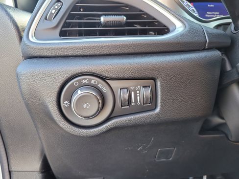 New 2026 Chrysler Pacifica Pinnacle image 24