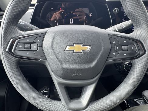 Used 2025 Chevrolet Trax LT image 35