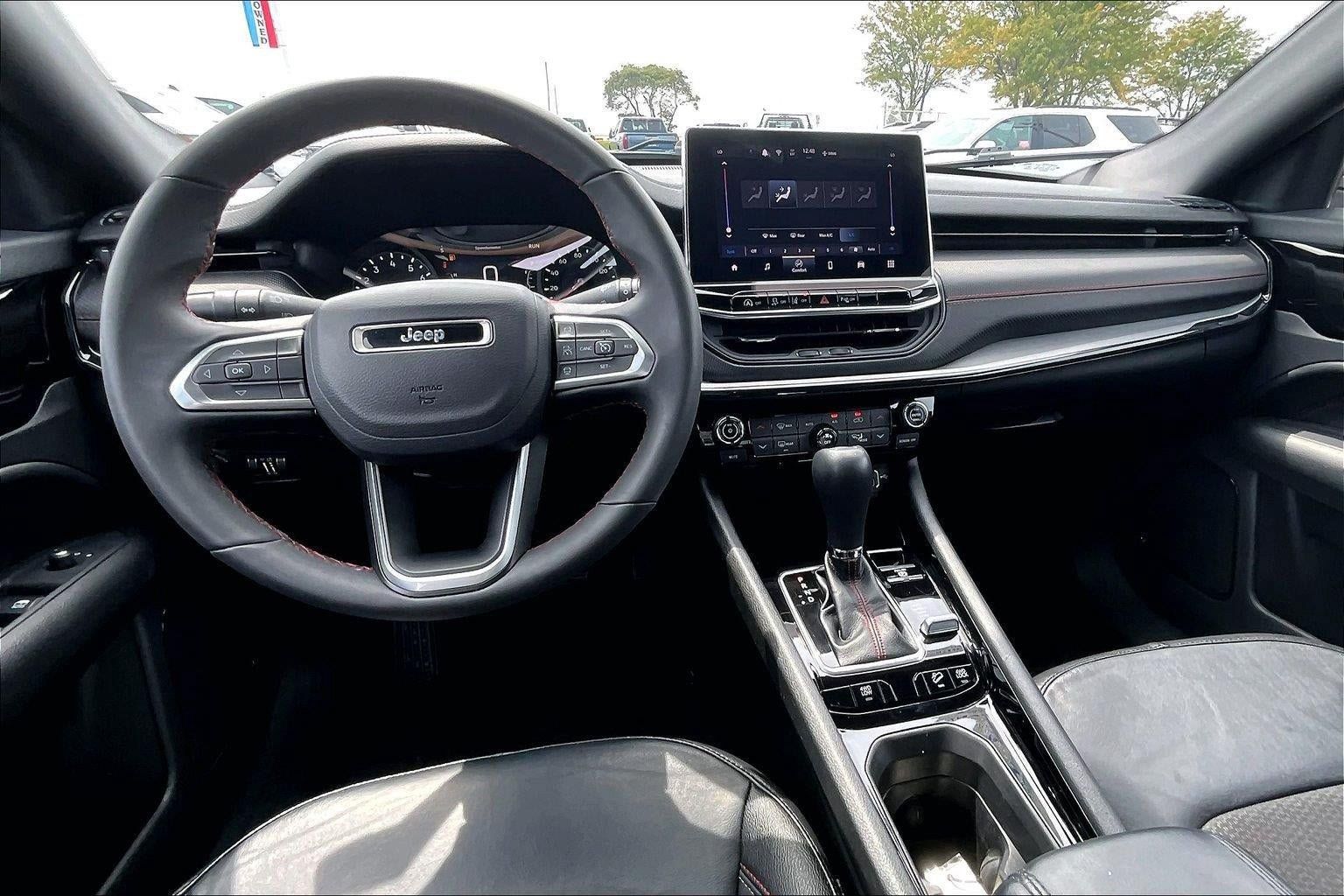 Used 2025 Jeep Compass Trailhawk AWD/4WD image 16