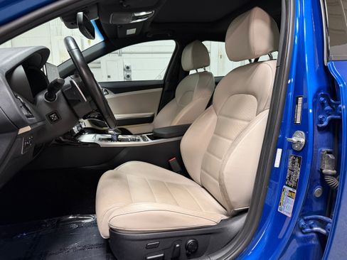 Used 2018 Kia Stinger GT2 AWD/4WD image 9