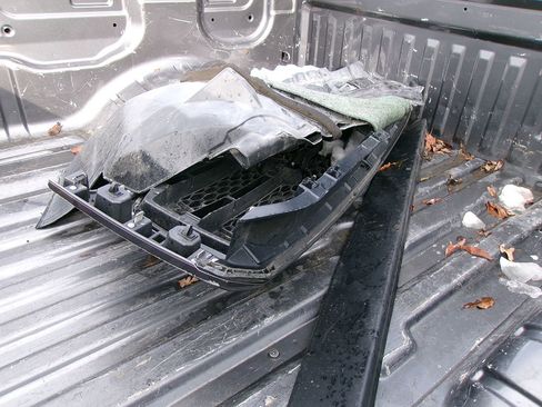 Used 2022 Nissan Titan SV image 13