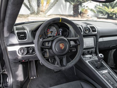 Used 2016 Porsche Cayman GT4 image 27