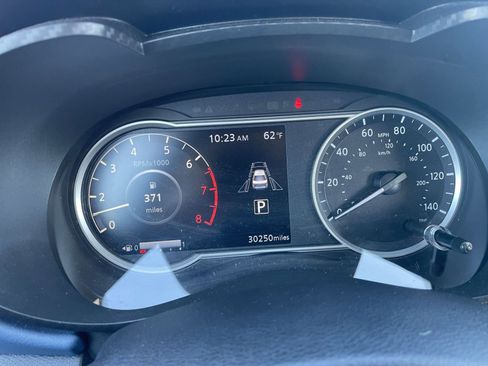 Used 2025 Nissan Versa SV image 39