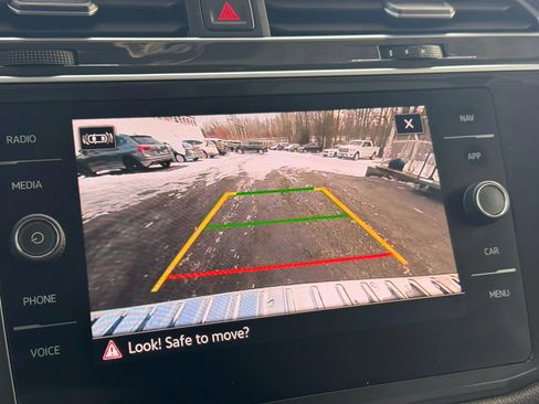 Used 2021 Volkswagen Tiguan SEL image 38