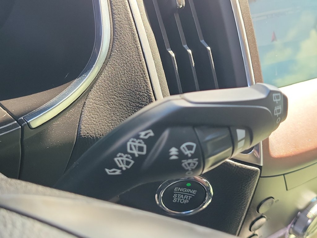 Used 2020 Ford Edge Titanium FWD image 12