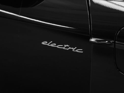 New 2025 Porsche Taycan AWD/4WD image 19