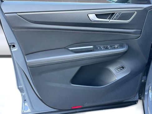 New 2026 Volkswagen Atlas Cross Sport SEL R-Line image 11