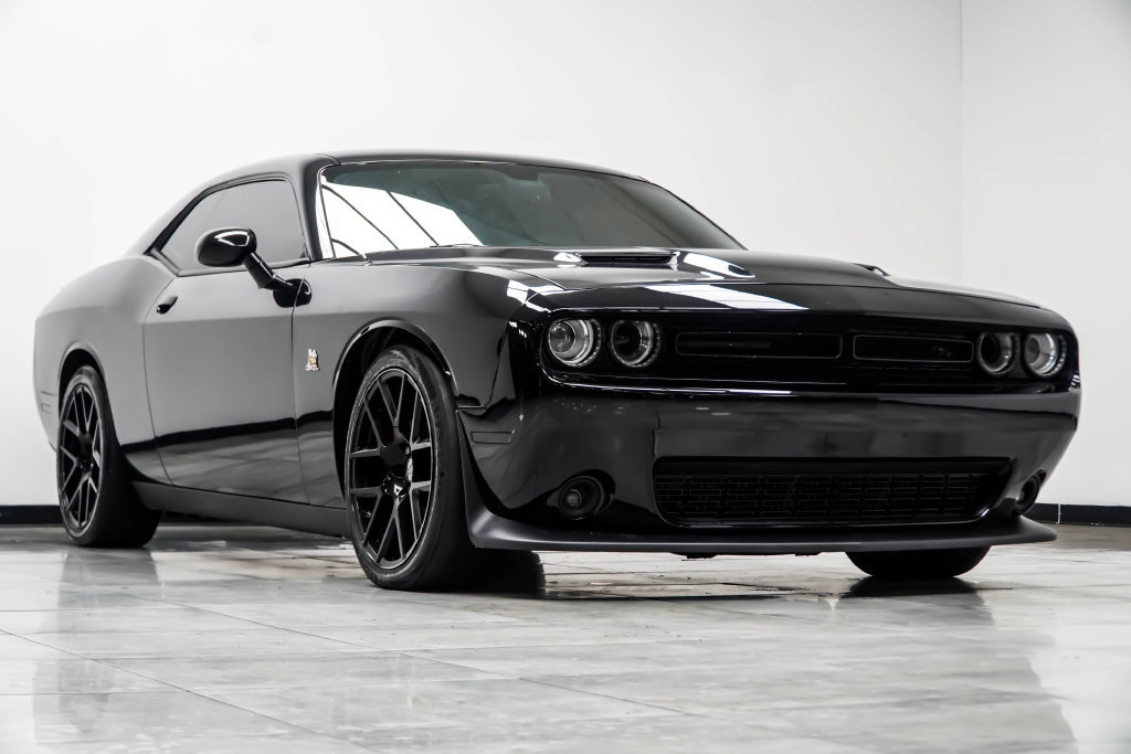 Used 2015 Dodge Challenger R/T Scat Pack w/ Sound Group II RWD image 4