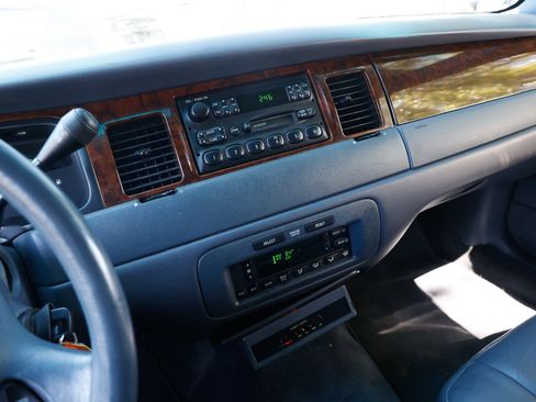 Used 1999 Lincoln Town Car Executive image 35