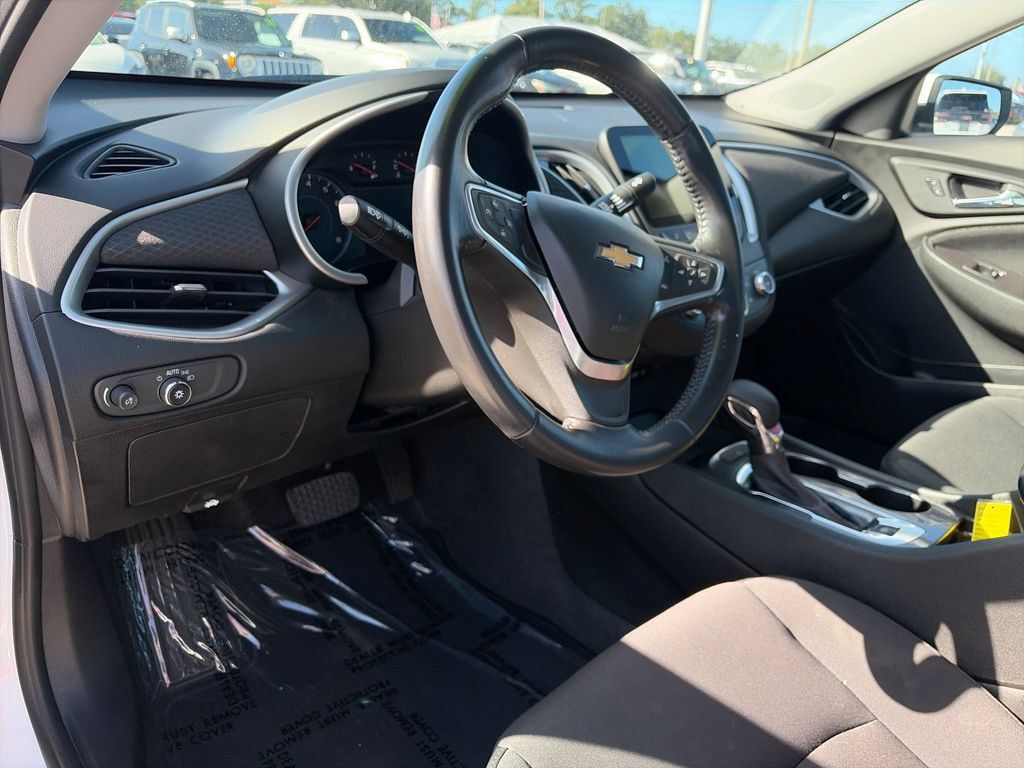 Used 2022 Chevrolet Malibu RS FWD image 17