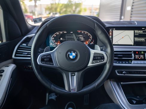 Used 2021 BMW X5 xDrive40i w/ M Sport Package AWD/4WD image 6
