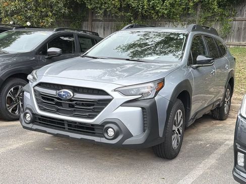Used 2025 Subaru Outback Premium AWD/4WD image 3