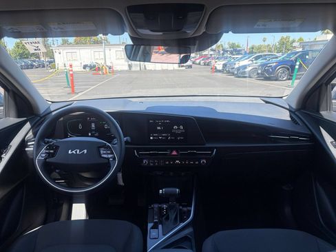 Used 2026 Kia Niro LX FWD image 31