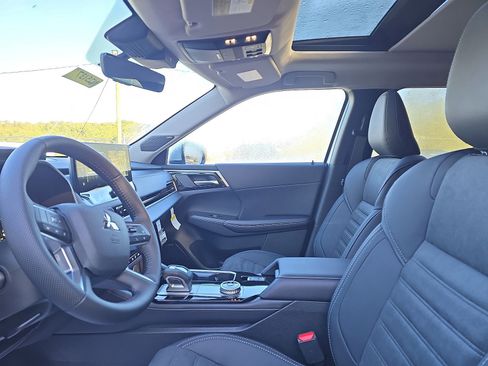New 2025 Mitsubishi Outlander SE AWD/4WD image 11