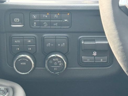 New 2026 Chevrolet Tahoe High Country w/ Sun And Tow Package AWD/4WD image 17