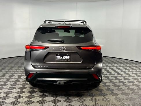 Used 2024 Toyota Highlander XLE image 7