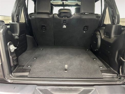 Used 2018 Jeep Wrangler Unlimited Sahara image 13