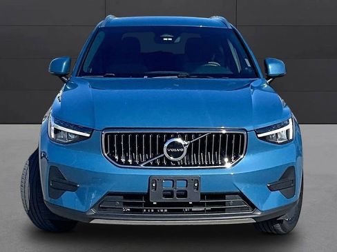 Used 2025 Volvo XC40 B5 Core AWD/4WD image 3