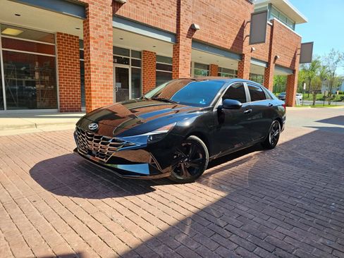 Used 2021 Hyundai Elantra SEL image 2