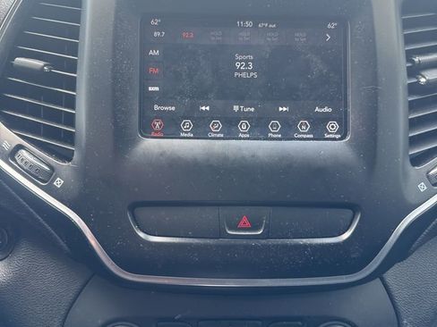 Used 2019 Jeep Cherokee Latitude Plus w/ Comfort/Convenience Group AWD/4WD image 6