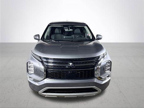 Used 2024 Mitsubishi Outlander SE image 3